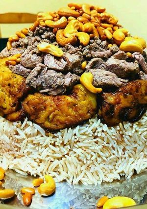 A picture of Eggplant_and_meat_maqlouba/ upside down beef-eggplant and rice:.