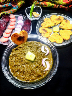 सरसों का साग और मक्की की रोटी(Sarso ka saag aur makke ki roti recipe in Hindi) रेसिपी मुख्य फोटो