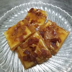 A picture of Candied bacon crackers.