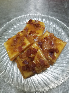 A picture of Candied bacon crackers.