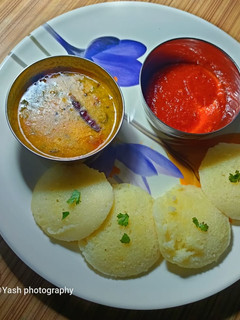 रवा इडली (rava idli recipe in Hindi) रेसिपी मुख्य फोटो