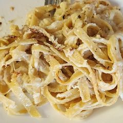 A picture of One skillet Chicken and fettuccine.