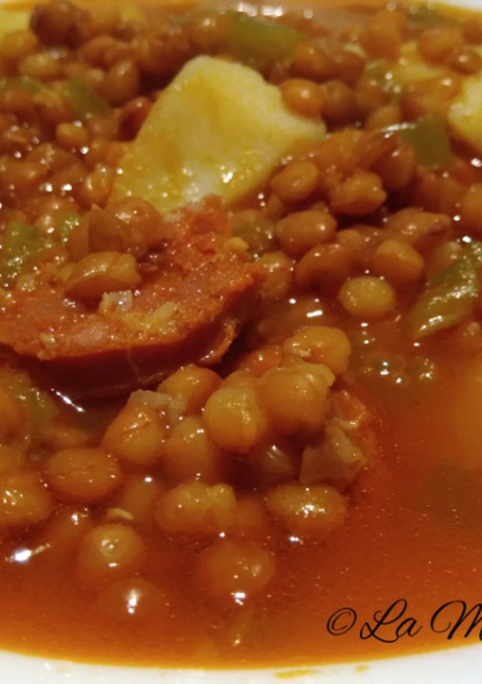 Una foto de Lentejas con patatas y chorizo
