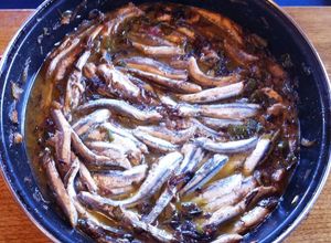 Foto principal de Anchoas (bocartes) en cazuela