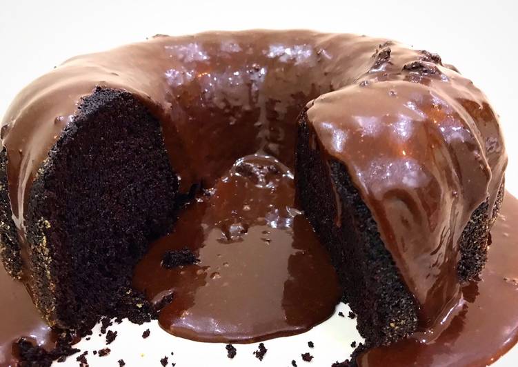 جاتوه على شوكولاته chocolate cake with sauce