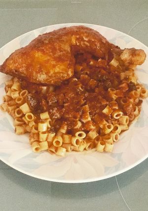 Une photo de Makrouna el fel bel salsa