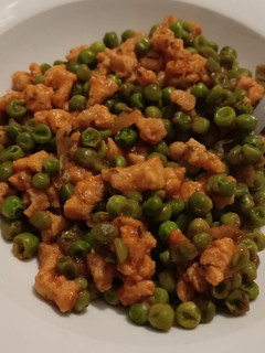 Una foto de Soja texturizada con guisantes
