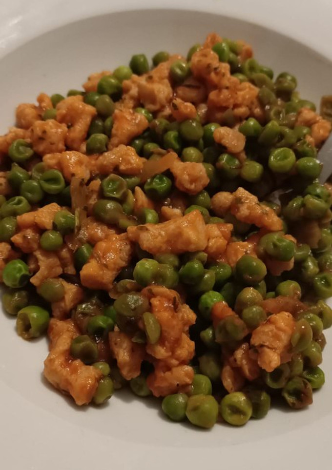 Una foto de Soja texturizada con guisantes