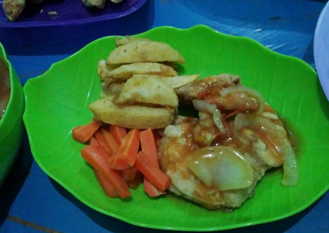 Steak ayam rumahan.