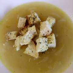 Foto di Zuppa di cipolla con pane tostato