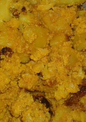 A picture of Gobi posto/cauliflower poppy seeds curry.