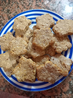 Una foto de GALLETITAS DE AVENA Y CANELA Y NUECES😍🧡🥰😍🧡🥰😍🧡🥰🧡