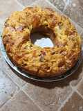 Ciambella con wurstel e scamorza