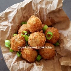 A picture of Black Eyed Peas Balls.