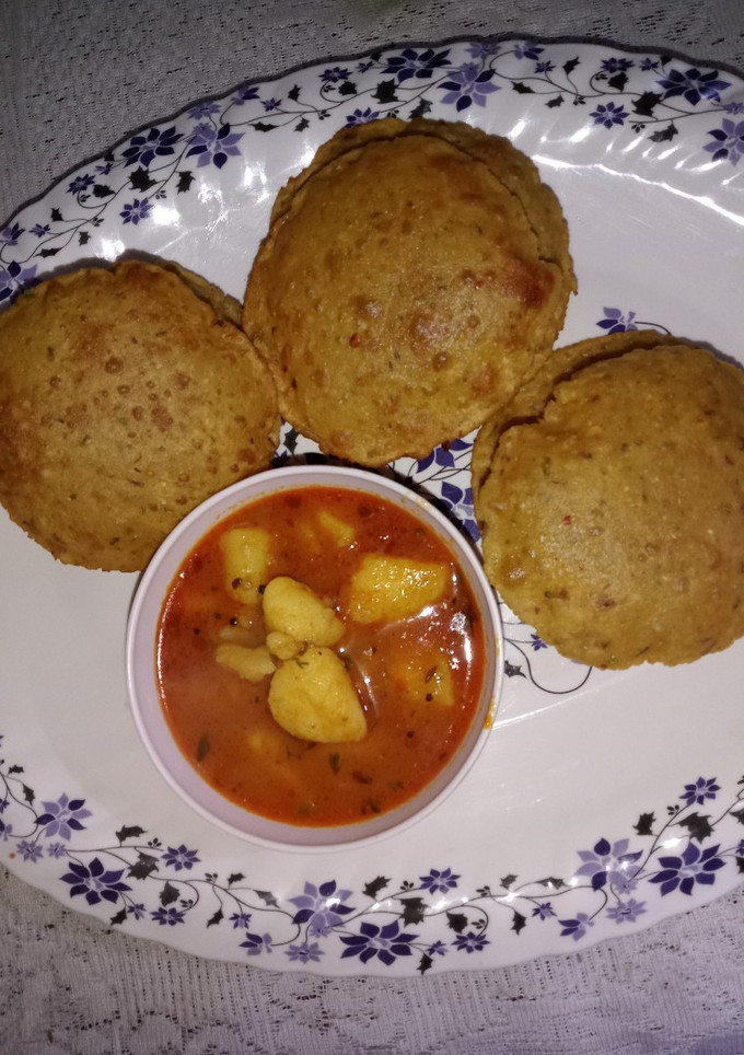उडद दाल की मसाला पूरी (Udad dal Masala Poori recipe in hindi) रेसिपी मुख्य फोटो