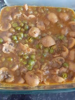 মটর মাশরুম কারি (Motor mushroom curry recipe in Bengali) রেসিপির প্রধান ছবি