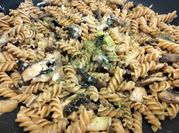 Una foto de fusilli carbonara