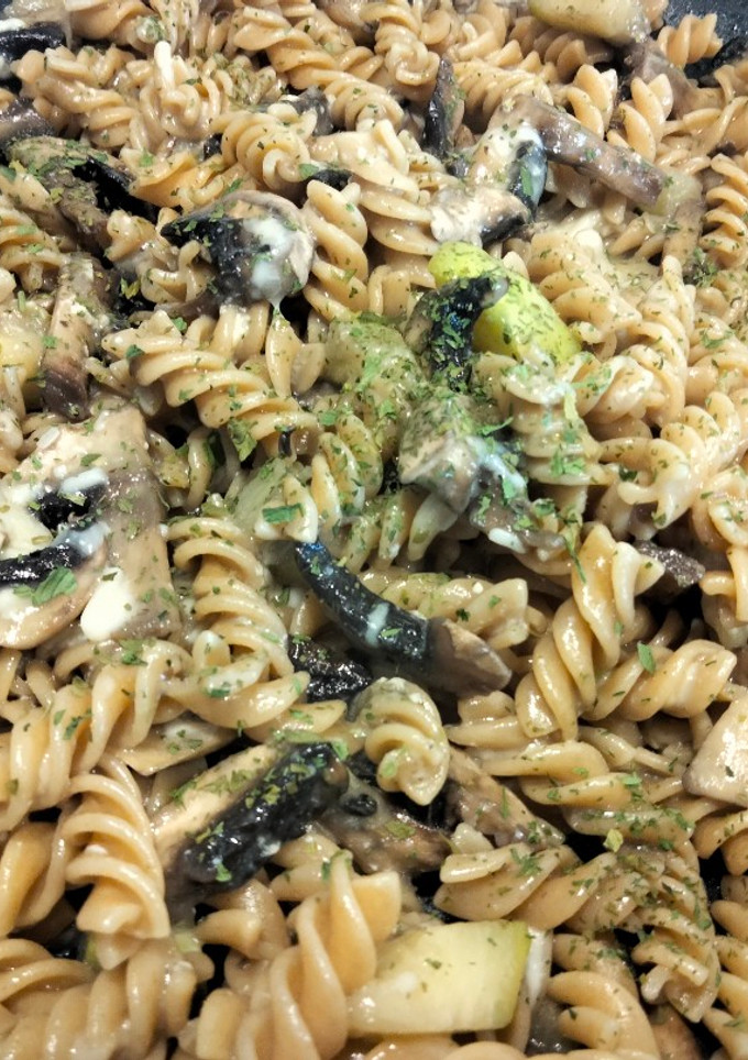 Una foto de Espirales a la carbonara con champiñones