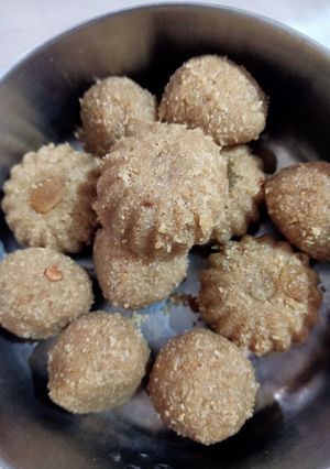 મુઠીયા લાડુ (Muthia Ladoo Recipe In Gujarati) રેસીપી મુખ્ય ફોટો