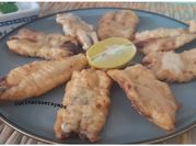 Una foto de boquerones rebozado