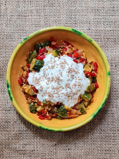 Una foto de Salteado de vegetales con yogur a la crema (nata)