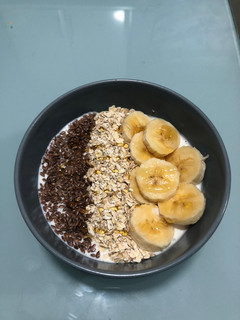 Una foto de Kéfir con plátano y avena