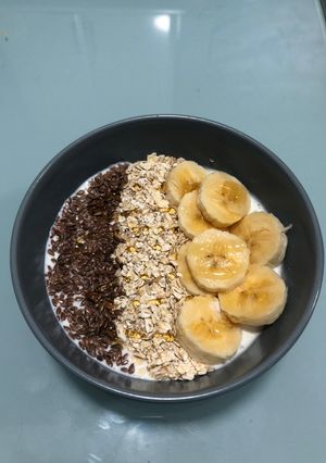 Una foto de Kéfir con plátano y avena