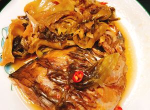 Hình của món Cá mè dinh kho dưa chua.