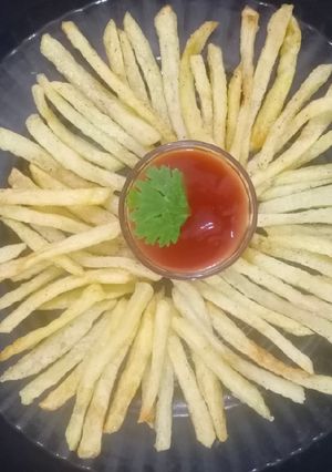 ફ્રેન્ચ ફાઈસ (French Fries Recipe In Gujarati) રેસીપી મુખ્ય ફોટો