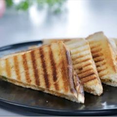 A picture of Onion toastie.