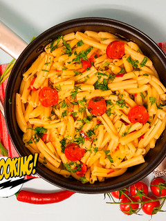 Una foto de Casarecce con Anchoas, Tomates y Queso Crema