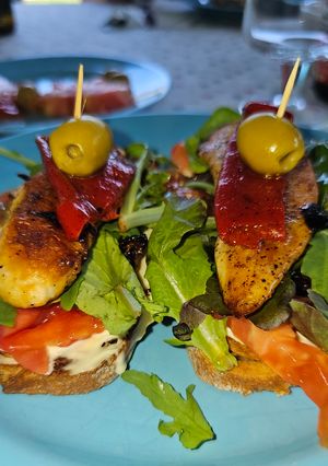 Una foto de Tostas de solomillo de pollo