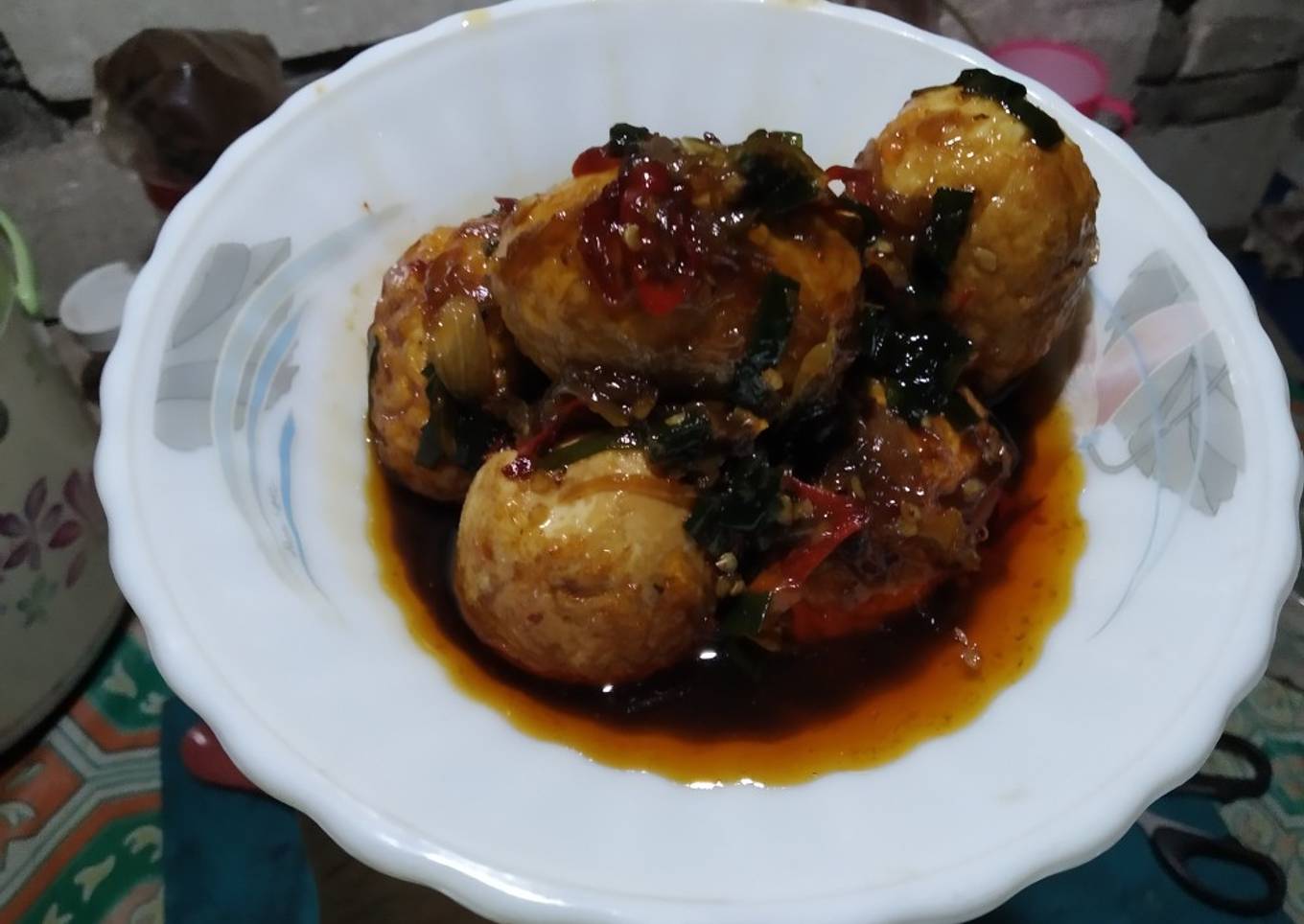 Telur rebus saus tiram pedas