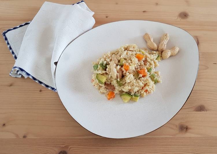 Bulgur con pollo, verdure e arachidi