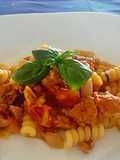 Fusilli con Tonno e Pomodori Freschi