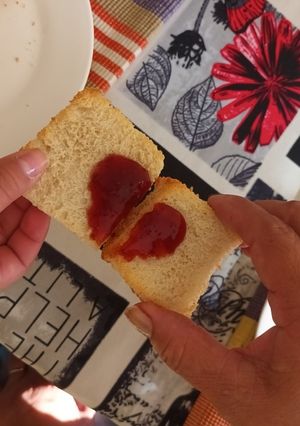 Una foto de Huevo revuelto con tostadas