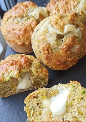 Une photo de MINI MUFFINS aux Courgettes et Pistaches, coeur coulant