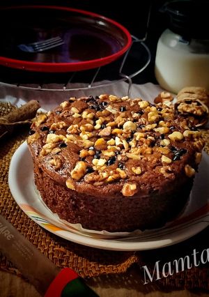 A picture of Walnut banana cake.