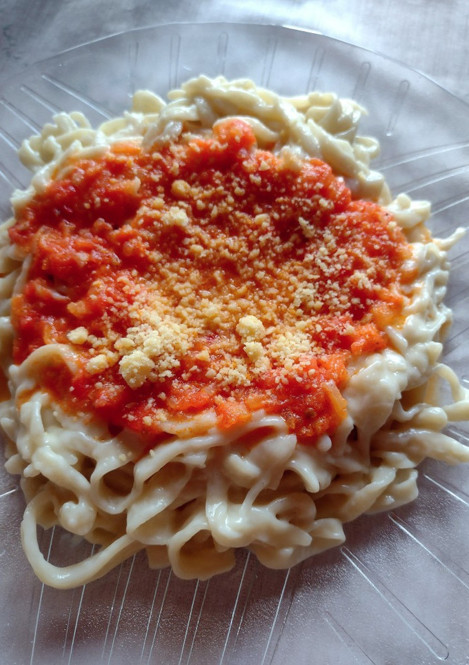 Una foto de Tagliatelle/tallarines con salsa de tomate