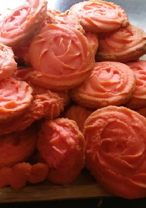 A picture of Strawberry cookies.