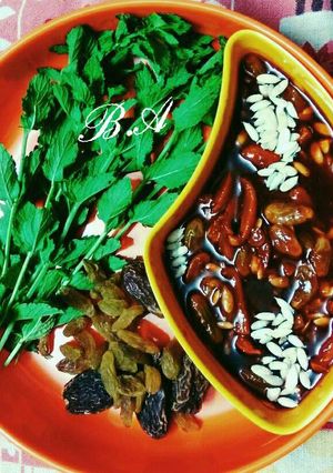 A picture of Kishmish and chuara chutney.