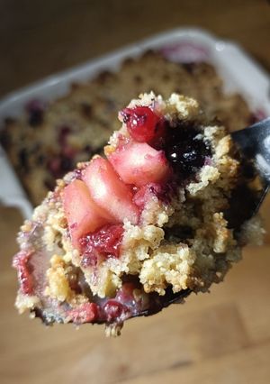 Une photo de 🍎 Crumble pomme et fruits rouges