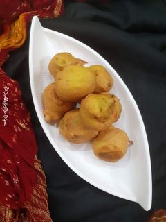 आलू वड़ा (batata vada recipe in hindi) रेसिपी मुख्य फोटो