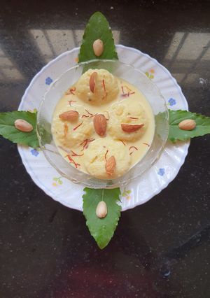 રસ મલાઈ વીથ મિલ્ક પાઉડર(rasmalai in Gujarati) રેસીપી મુખ્ય ફોટો