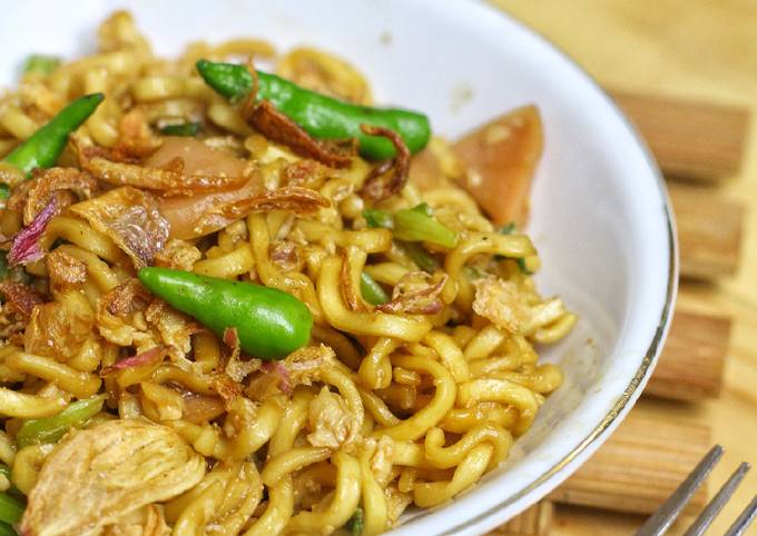 Bagaimana Menyiapkan Mie Goreng bumbu iris yang Bikin Ngiler