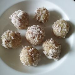 A picture of Fresh Coconut Laddus.