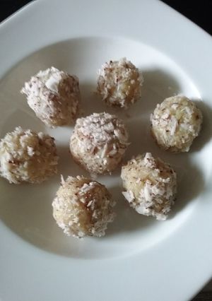 A picture of Fresh Coconut Laddus.