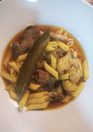 Una foto de Macarrones caldosos con conejo