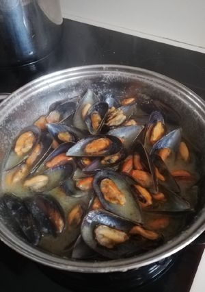 Una foto de Mejillonesen salsa verde