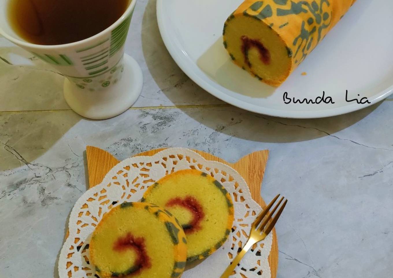 Batik white chocolate roll cake